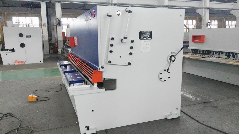 Mesin CNC Hydraulic Shearing untuk pemotongan tunggal dan terus menerus