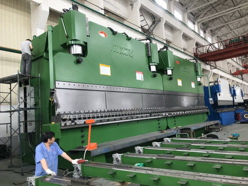 200mm LVD CNC Tandem Press Brake Machine 40 - 3000 Ton Panjang Meja 2 - 12m