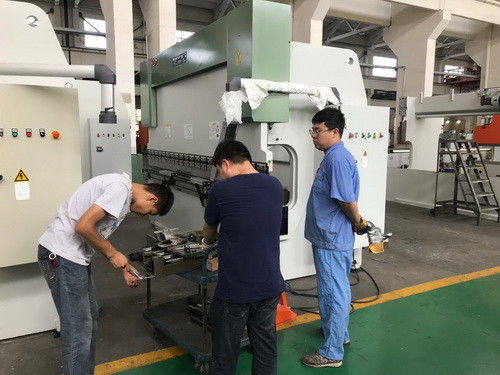 Mesin Tekuk Plat 160T CNC Hidrolik Press Rem Logam Bending Brake