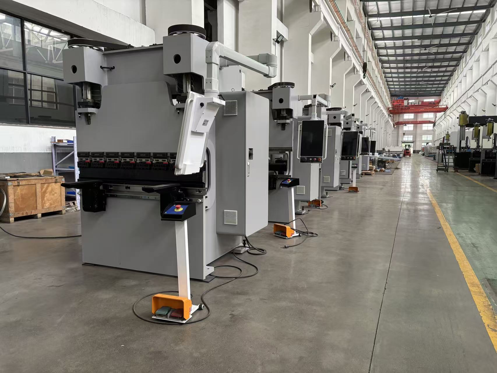 Blog perusahaan terbaru tentang What Press Brake Tooling Should You Choose for Stainless Steel, Carbon Steel and Aluminum Bending?