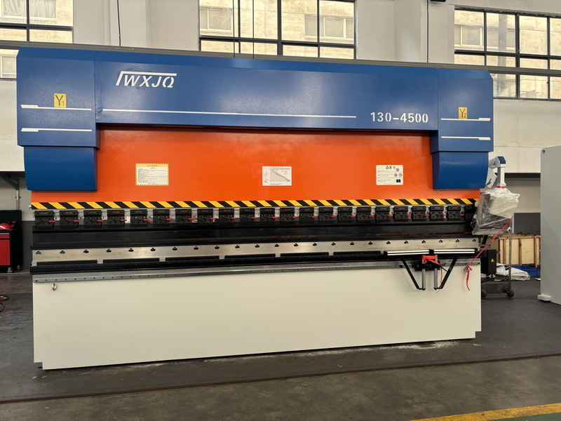 Blog perusahaan terbaru tentang How to Choose the Right Press Brake Machine for Different Sheet Metal Thicknesses and Materials