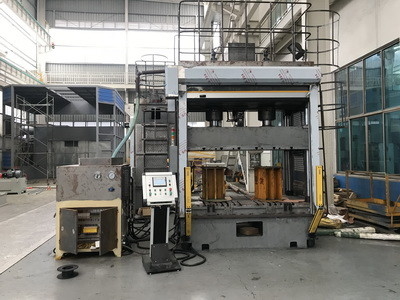 Servo Drive Unit Press Hidrolik CNC Meja Kerja Panjang 2m Dengan Slot Tipe T