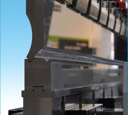 Beli 42CrMo LVD Press Brake Toolings 3.2M Panjang Pelat Baja Bending bottom die online manufacture