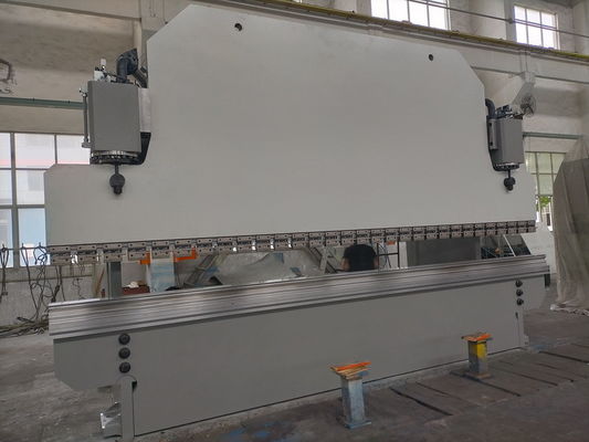 Beli 5000kg CNC Hydraulic Press Brake Machine dengan panjang lentur 6000mm dan 175° Max Bending Angle untuk Metal Forming Industri online manufacture