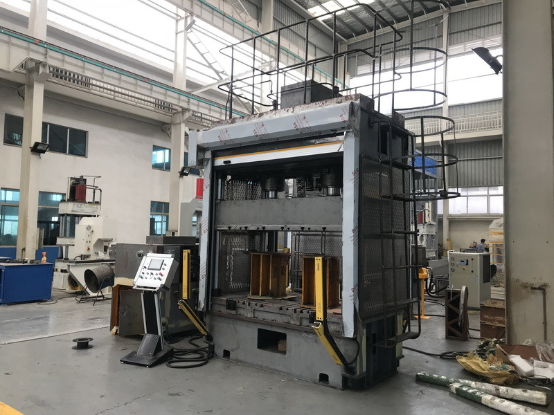 Servo Drive Unit Press Hidrolik CNC Meja Kerja Panjang 2m Dengan Slot Tipe T