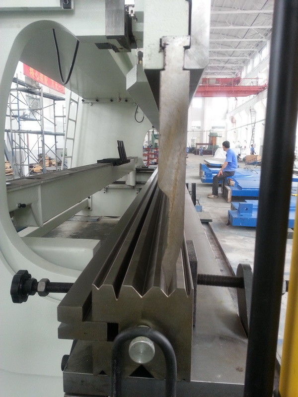 Dua V Bottom Die Hydraulic Press Brake Tools 42CrMo Pengolahan Panas HB300-350