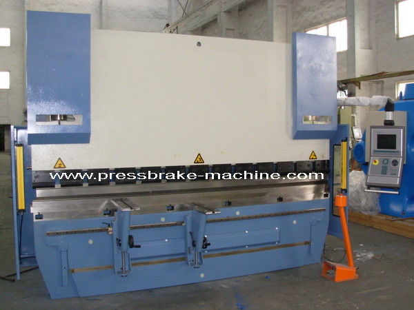 Lembar Baja CNC Hidraulik Pencet Brake Bending Mesin 130T Bending Metal Sheet
