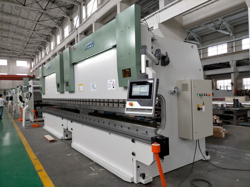 4000m Panjang CNC Tandem Press Brake Machine Tool Single V Bottom Die Bend 5mm Sheet