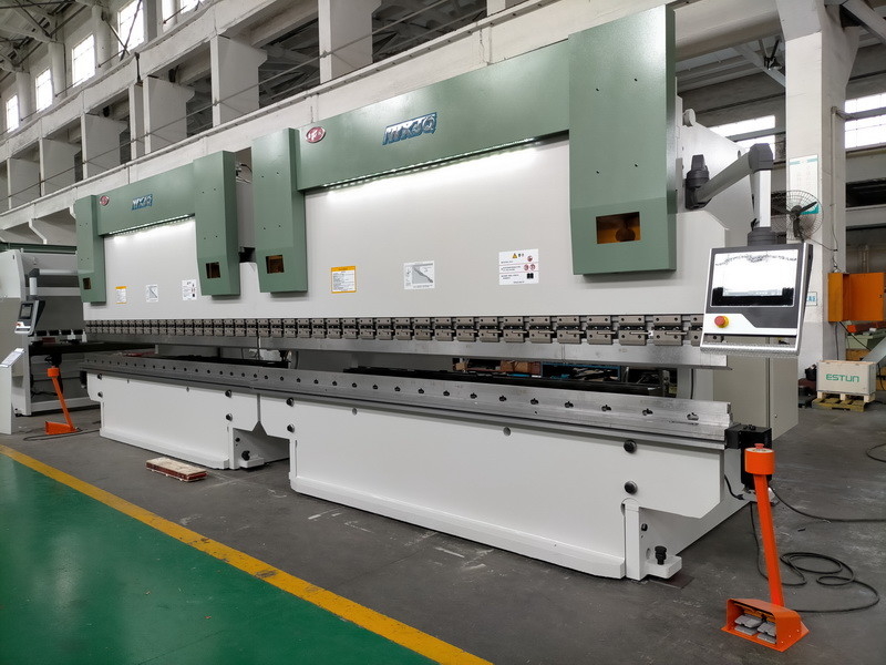 4000m Panjang CNC Tandem Press Brake Machine Tool Single V Bottom Die Bend 5mm Sheet