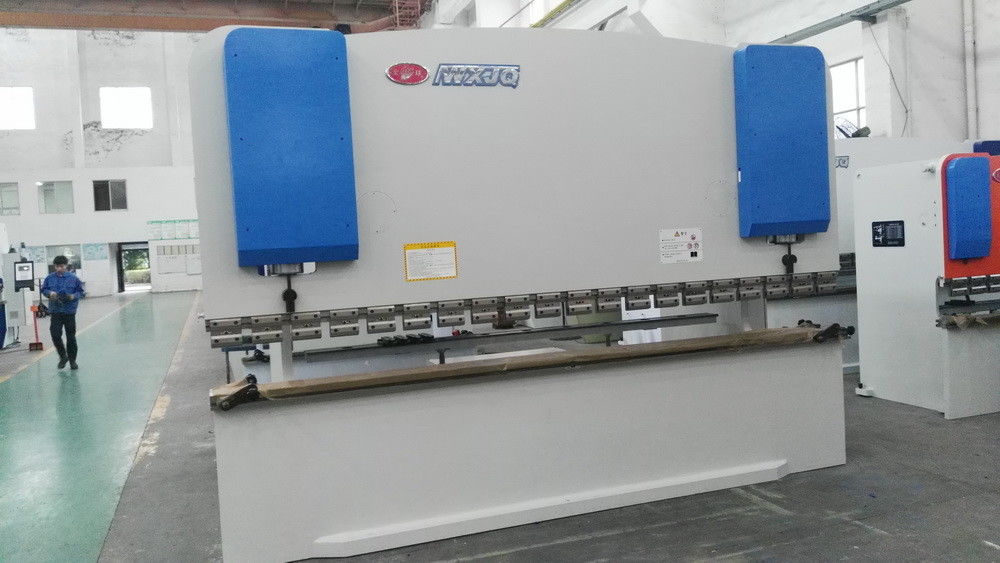 1250mm Lebar 100-400T Lembar Metal Press Brake Untuk Aluminium