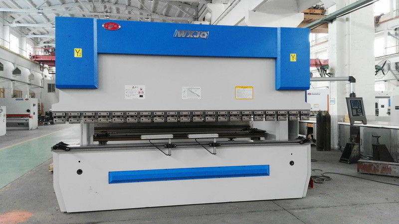 4M Panjang Lembar Logam CNC Hydraulic Press Pengolahan rem baja saluran tipe C