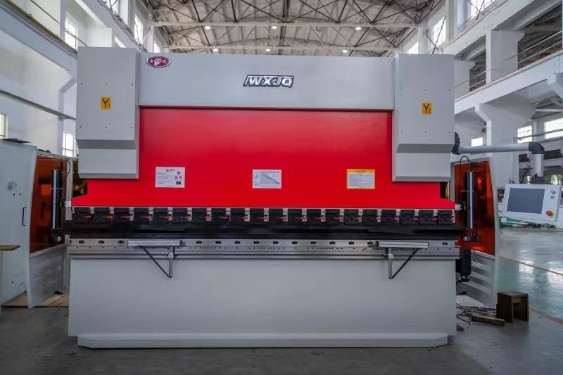 135T Mekanis CNC Hydraulic Press Brake Mesin 3200mm Bending Panjang