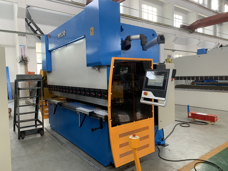 135T Mekanis CNC Hydraulic Press Brake Mesin 3200mm Bending Panjang
