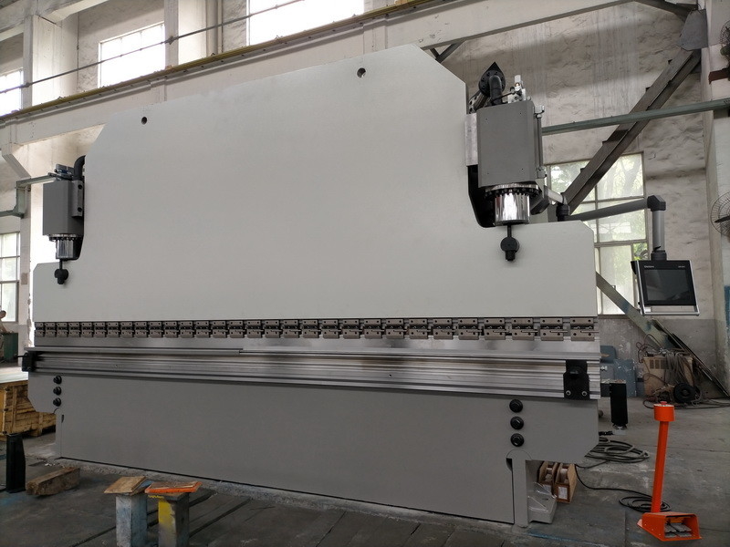 600T CNC Hydraulic Press Brake 14m panjang untuk melenturkan lembaran logam dan membentuk