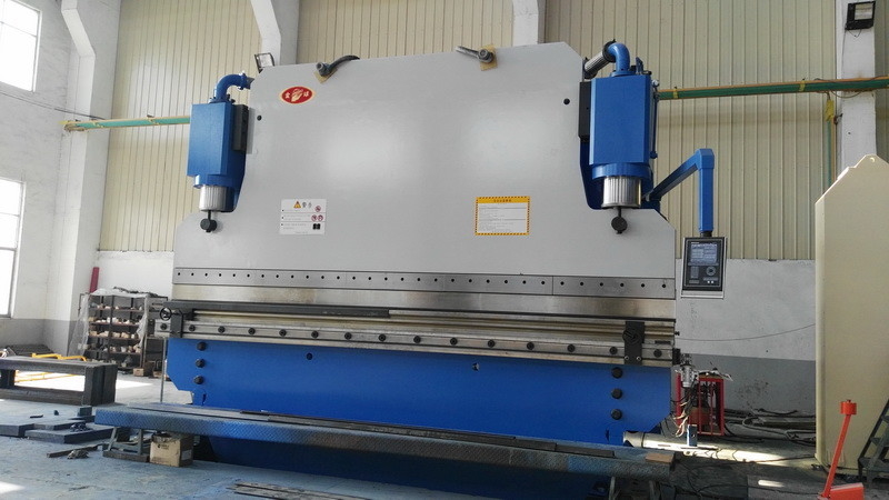500T Force CNC Hydraulic Press Brake Menggunakan Pada Fabrikasi Logam, Pabrik Otomotif