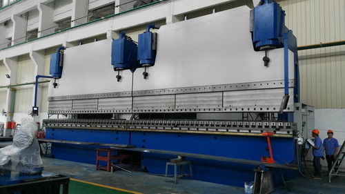 Kecepatan tinggi 1500 Ton CNC Tandem Press Brake Machine 400mm Stroke 300mm Ketinggian Buka