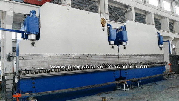 Kecepatan tinggi 1500 Ton CNC Tandem Press Brake Machine 400mm Stroke 300mm Ketinggian Buka