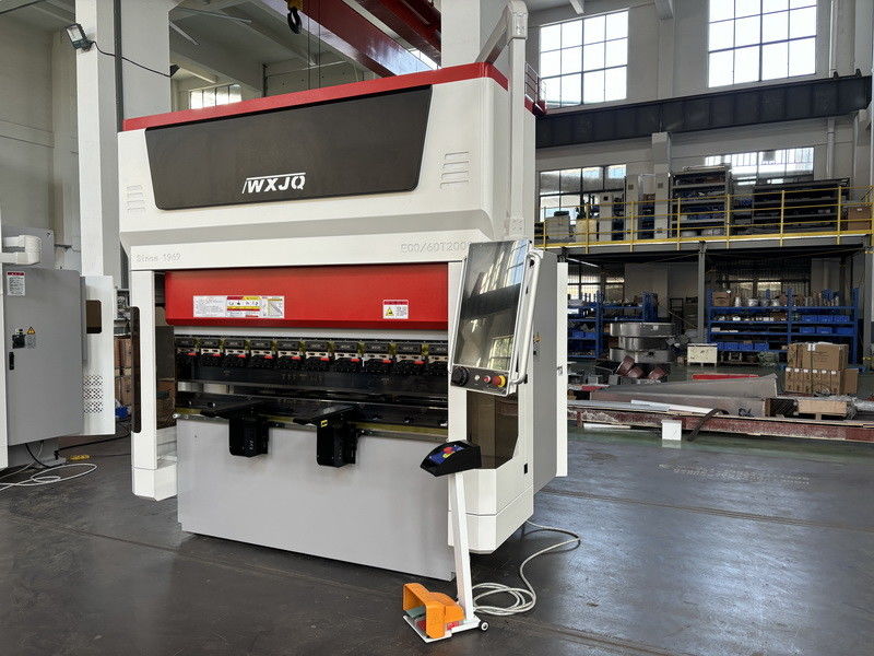 Tipe baru 60T CNC Servo Press Brake 2m Panjang Meja kerja lentur 2.5mm stainless steel