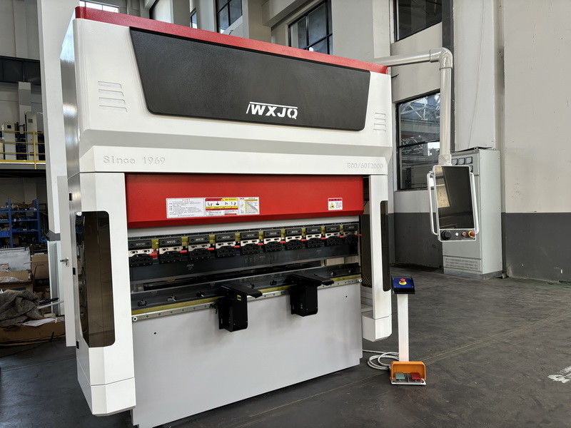 Tipe baru 60T CNC Servo Press Brake 2m Panjang Meja kerja lentur 2.5mm stainless steel