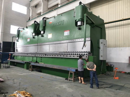 Jenis hidrolik 350mm Stroke CNC Tandem Press Brake 16m Panjang Bending Produk