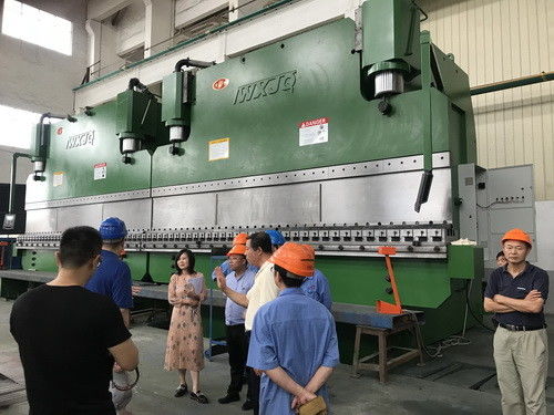 1200 Ton LVD CNC Tandem Press Brake Machine 100- 3000 Ton Panjang Meja 2 - 12m
