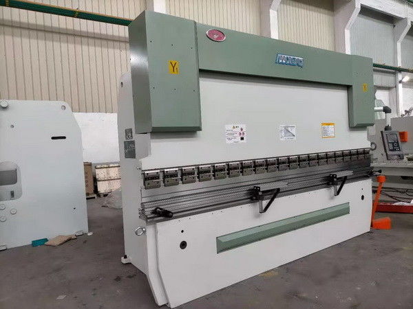 125T Kekuatan CNC Hydraulic Press Brake WE67K125/3200 Untuk Fabrikasi Logam