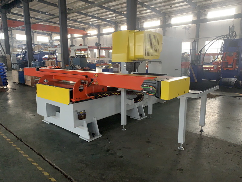 Lembar 3mm CNC Mekanis Proses Punching Press 40 'Pelat Dinding Kontainer