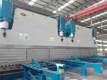 Otomatis 1300T CNC Tandem Hydraulic Press Brake 415V/50Hz Panjang Bending 20 Meter